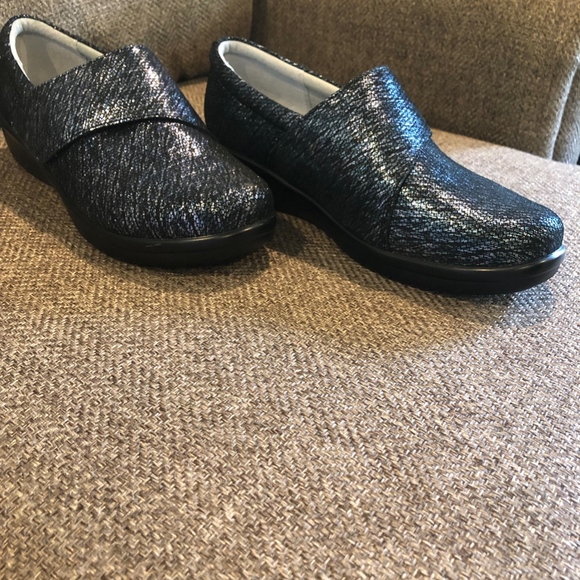 Alegria Shoes Nwt Alegria Lauryn Cross Strap Slipon Shoe